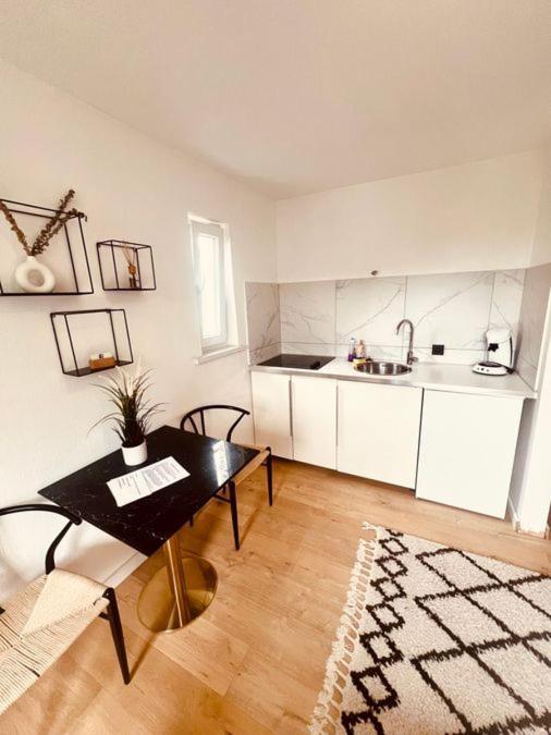 Ferienwohnung An Der Uniklinik Mit Eigener Kueche Und Renoviertem Badezimmer Homburg  Exteriér fotografie