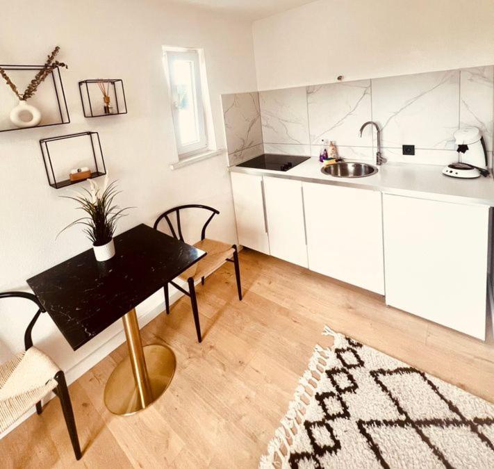 Ferienwohnung An Der Uniklinik Mit Eigener Kueche Und Renoviertem Badezimmer Homburg  Exteriér fotografie